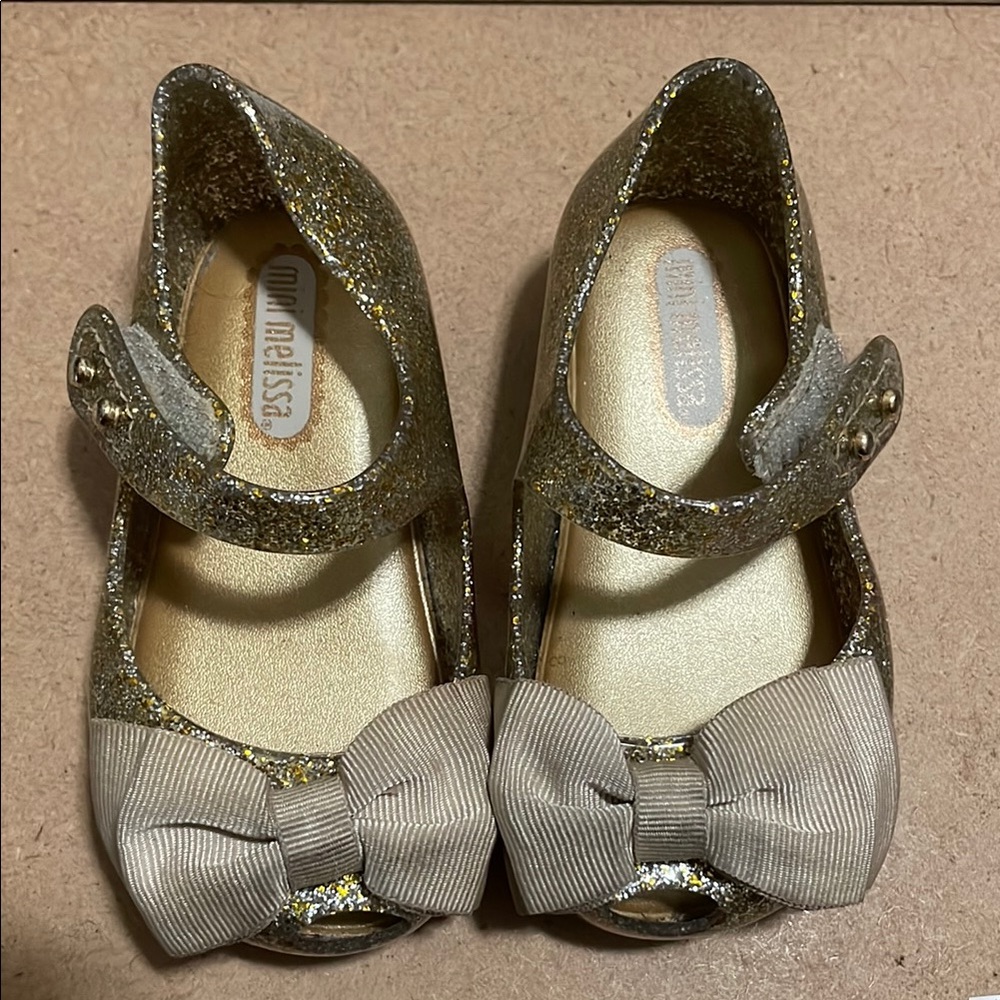 Mini Melissa Kids Glitter Gold Shoes with Bow - Picture 1 of 4